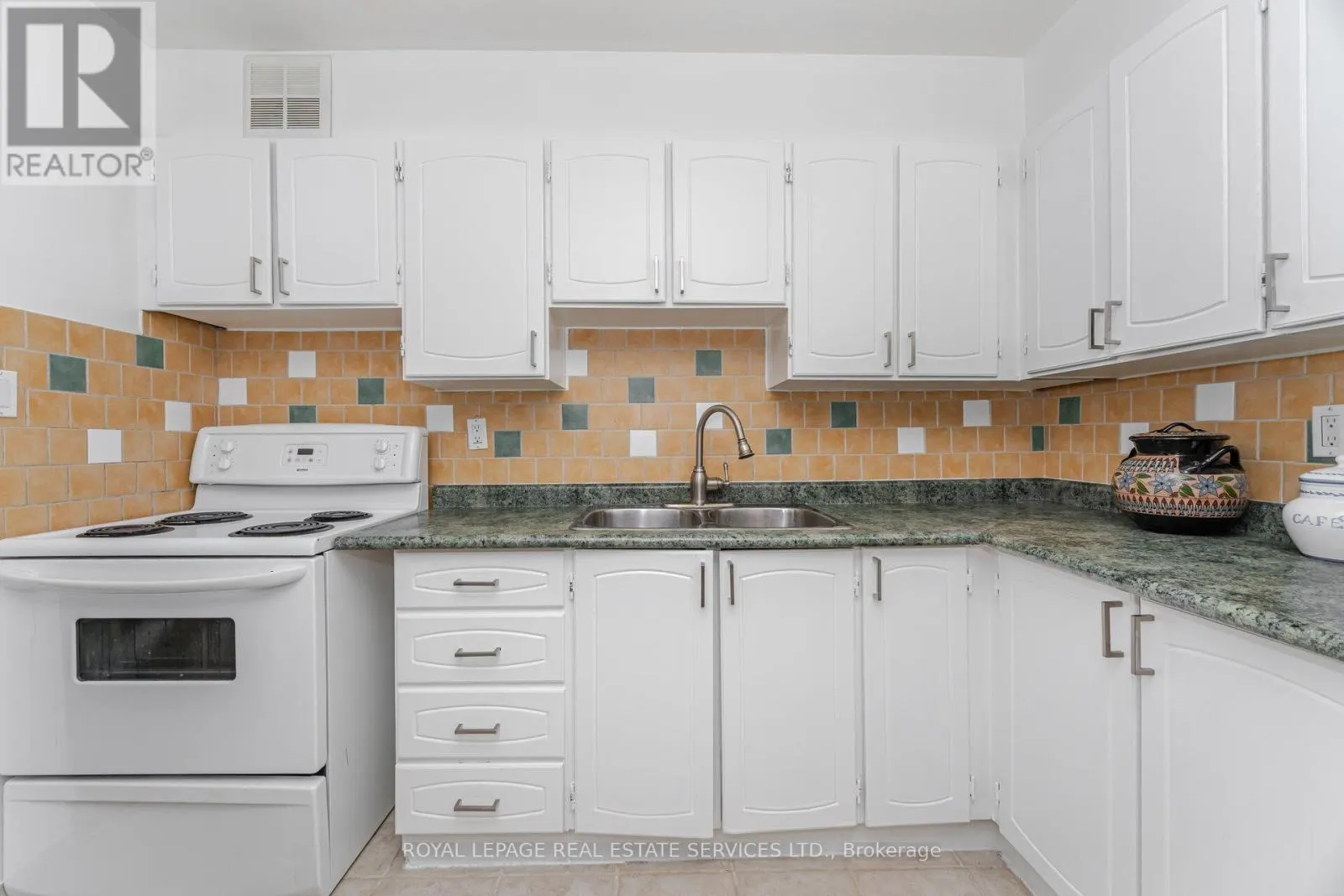 303 - 10 EDGECLIFF GOLFWAY
