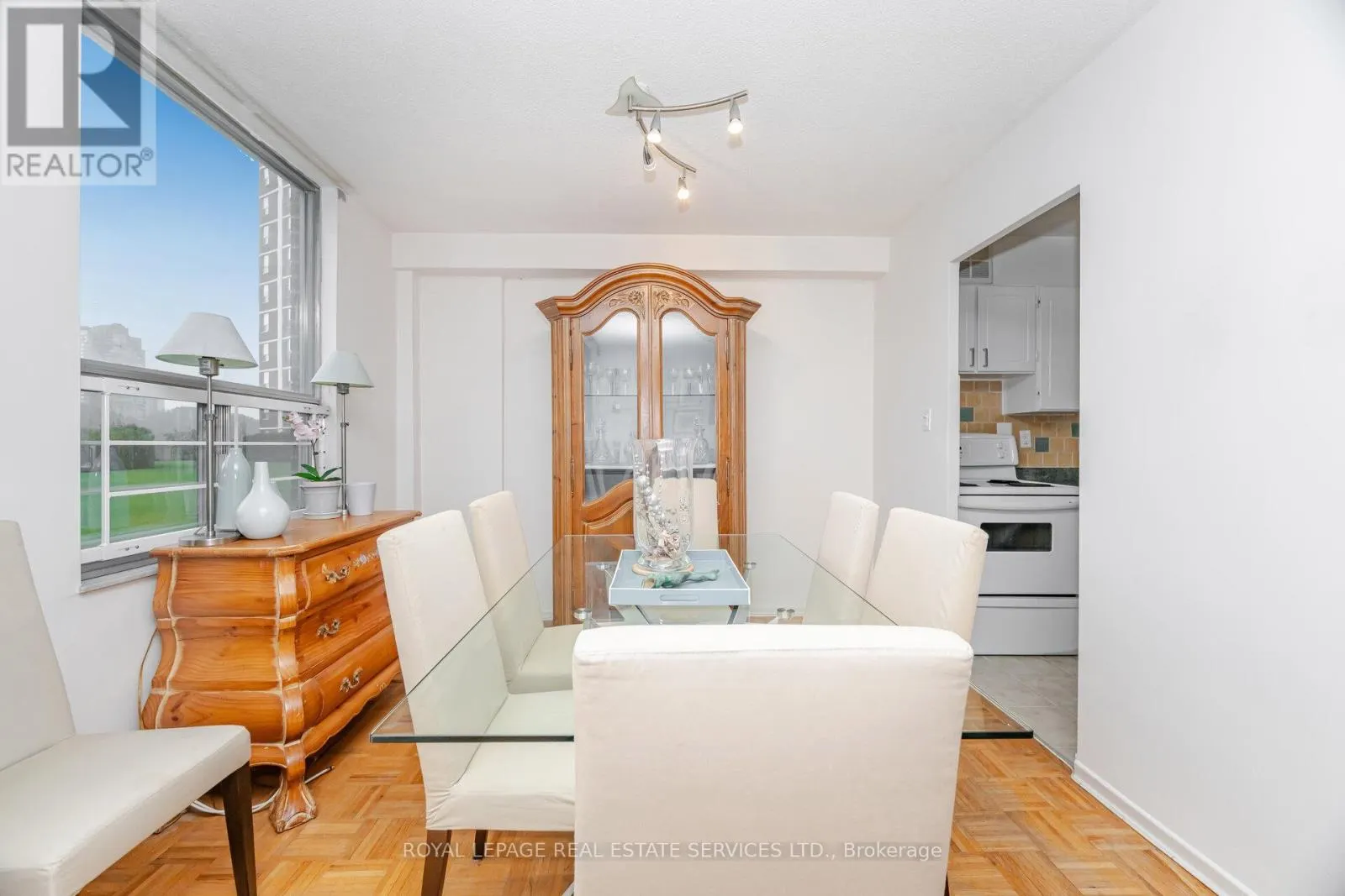 303 - 10 EDGECLIFF GOLFWAY