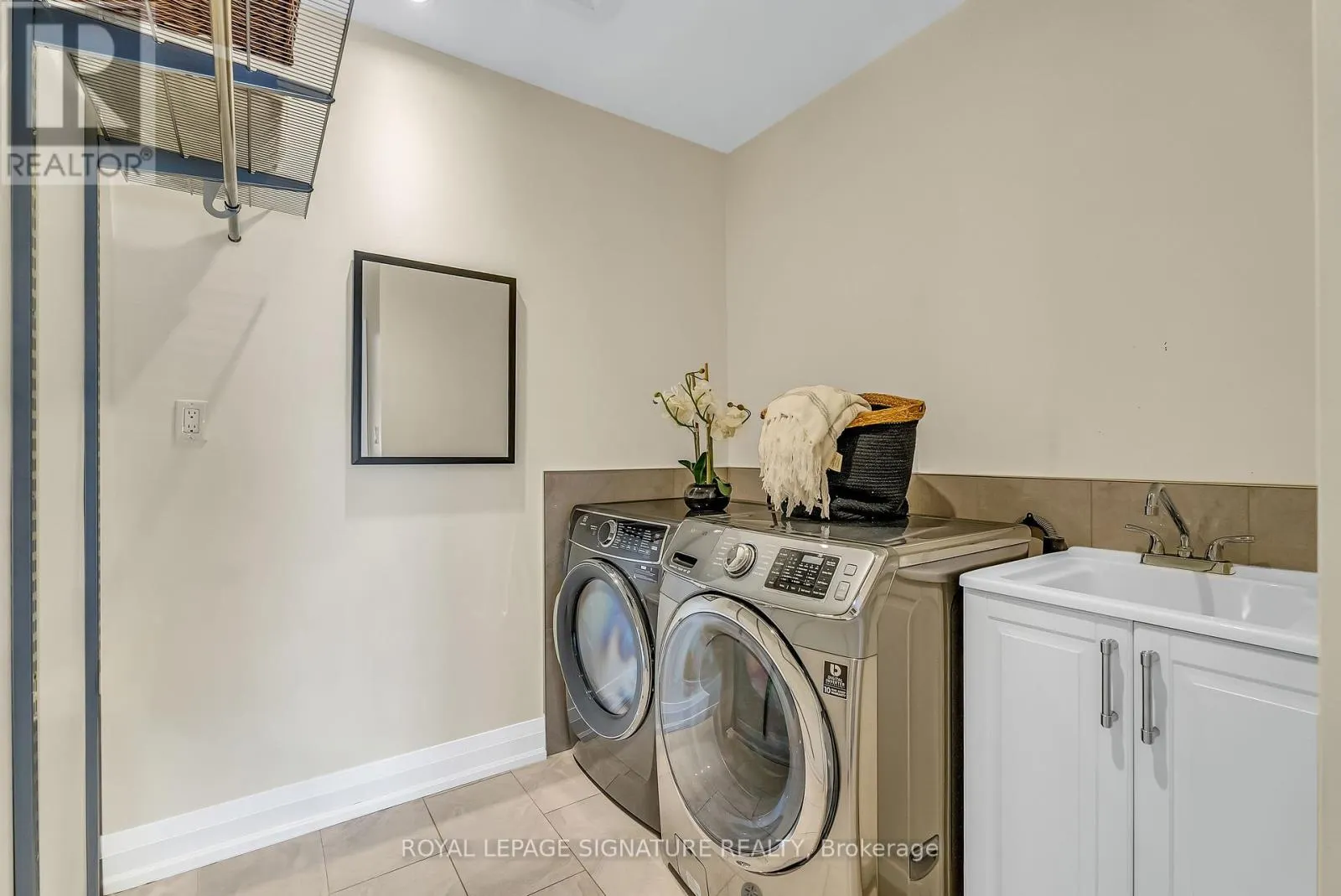 27 CARONPORT CRESCENT