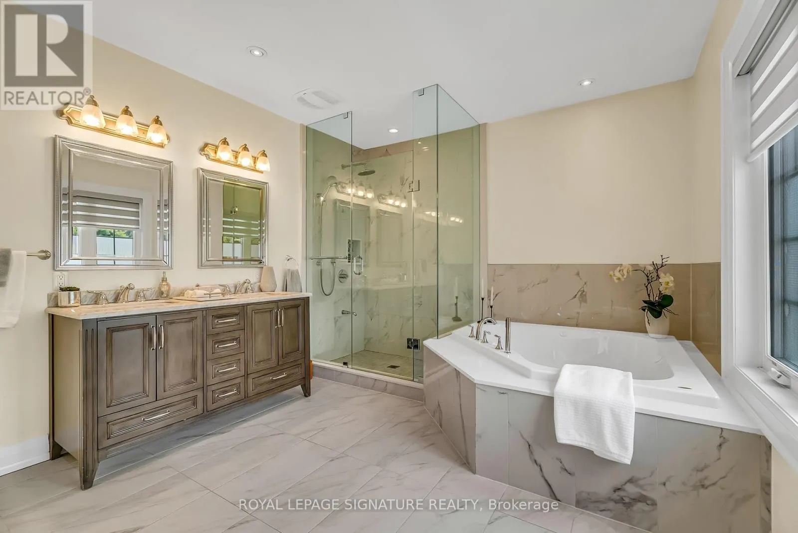27 CARONPORT CRESCENT