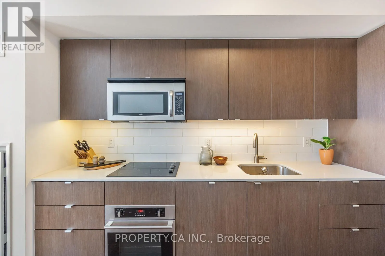 329 - 5 HANNA AVENUE