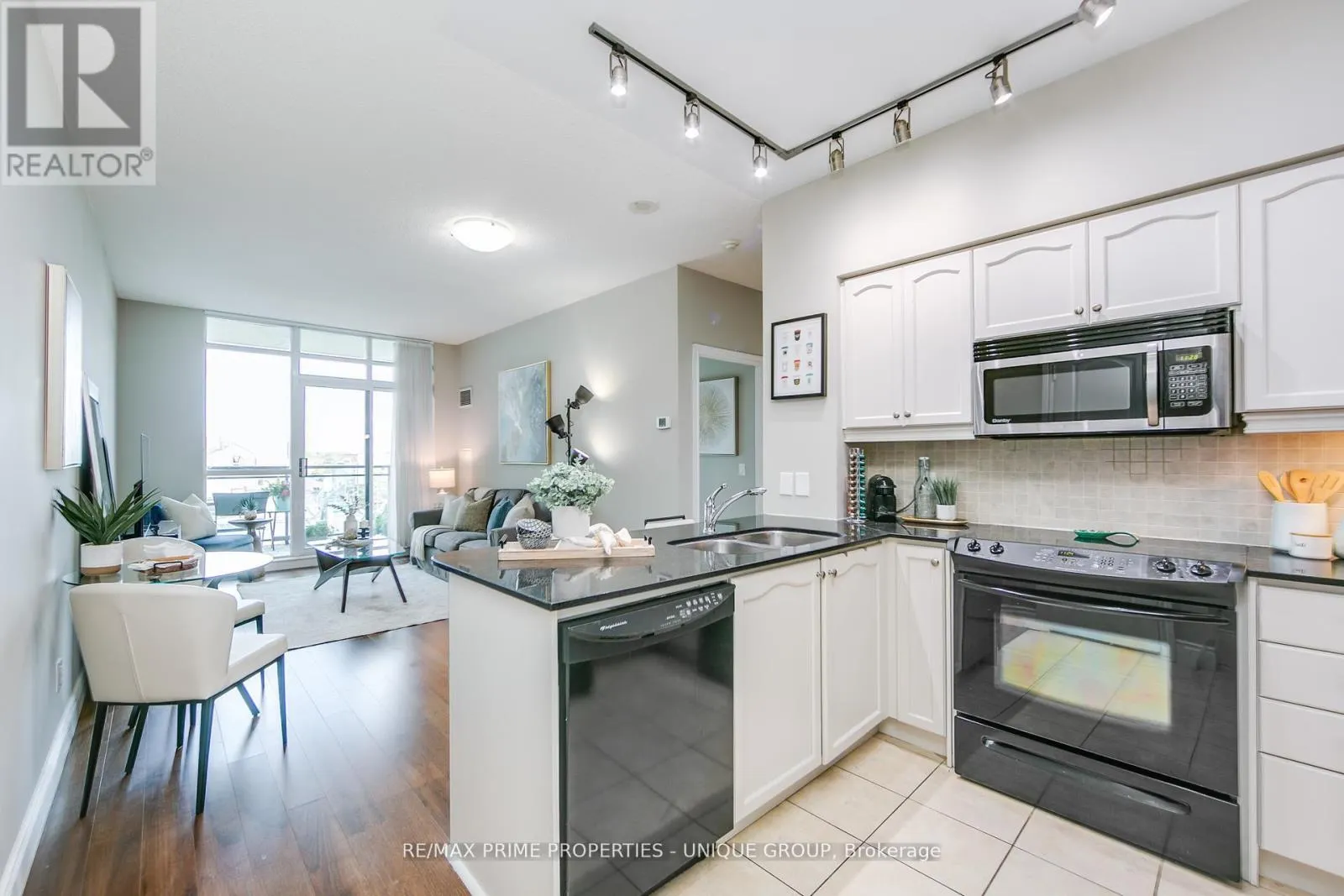 904 - 319 MERTON STREET