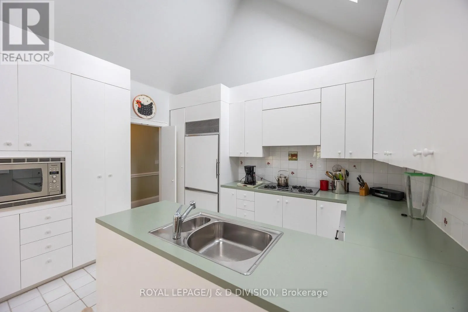 4 HIGHBOURNE ROAD