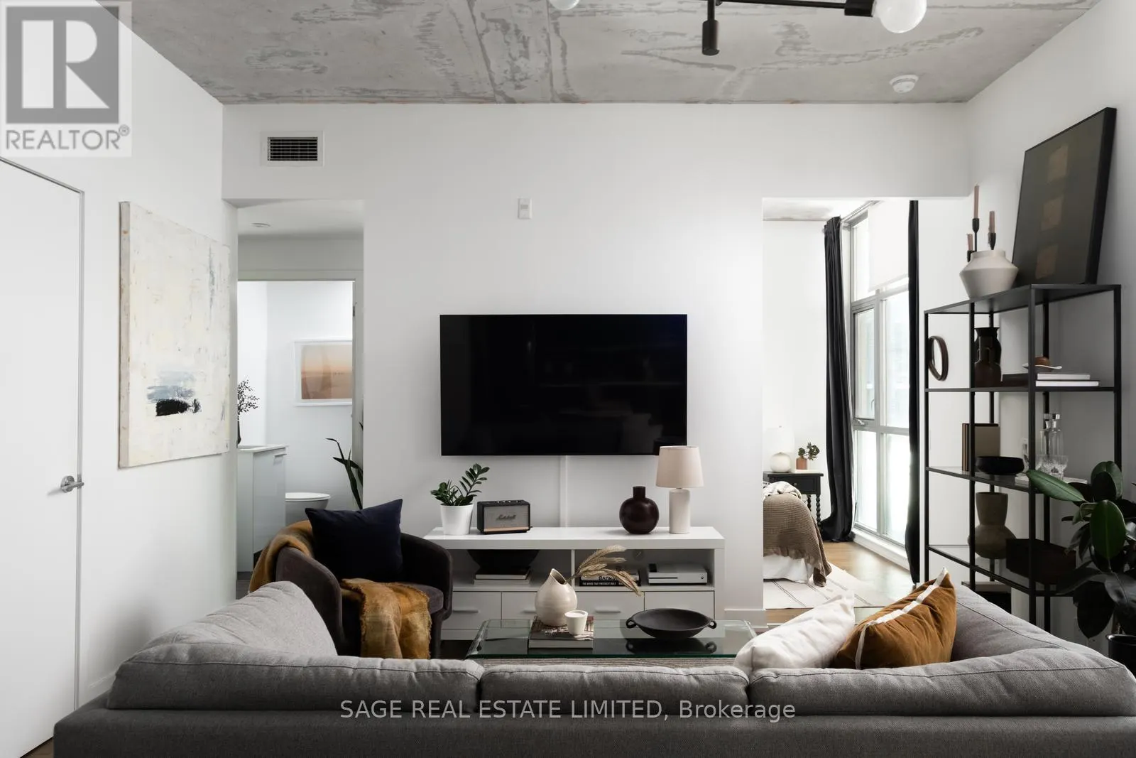 401 - 2 GLADSTONE AVENUE