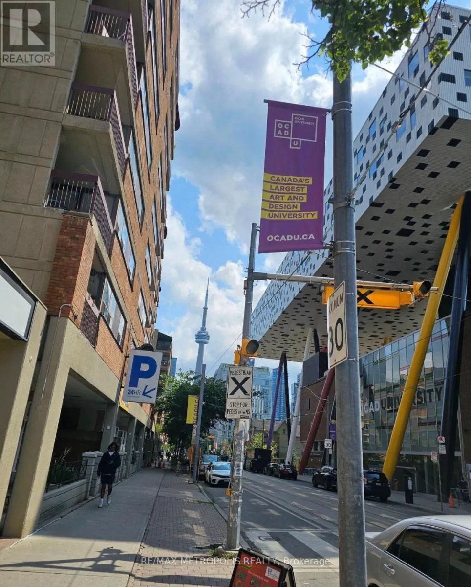 1032 - 230 SIMCOE STREET