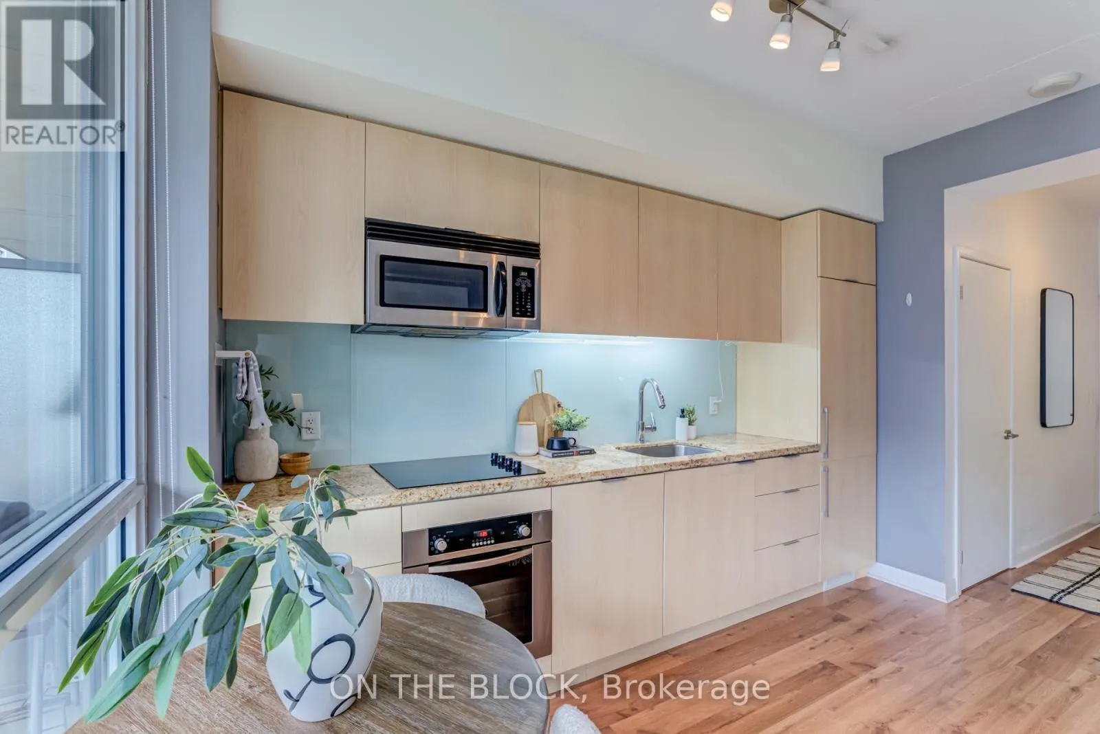 616 - 478 KING STREET W
