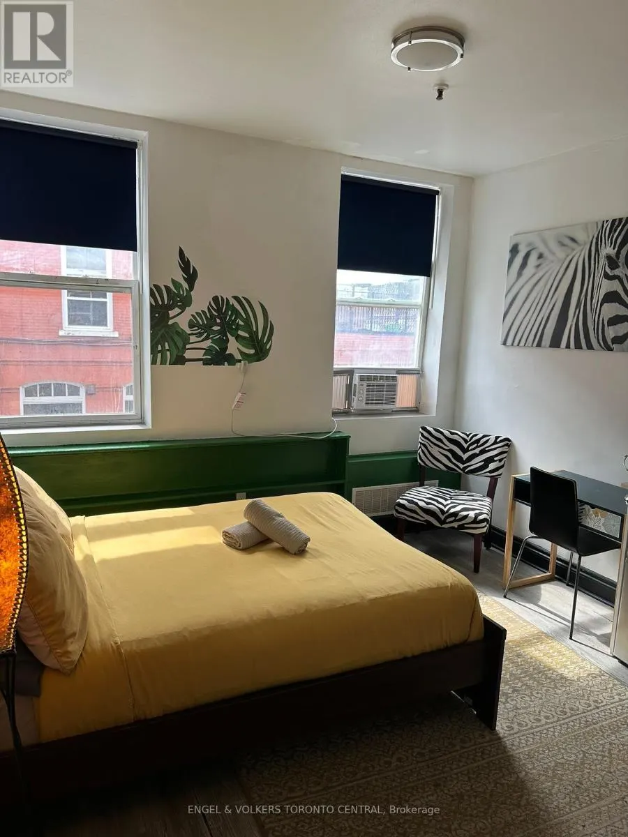 650 1/2 QUEEN STREET W