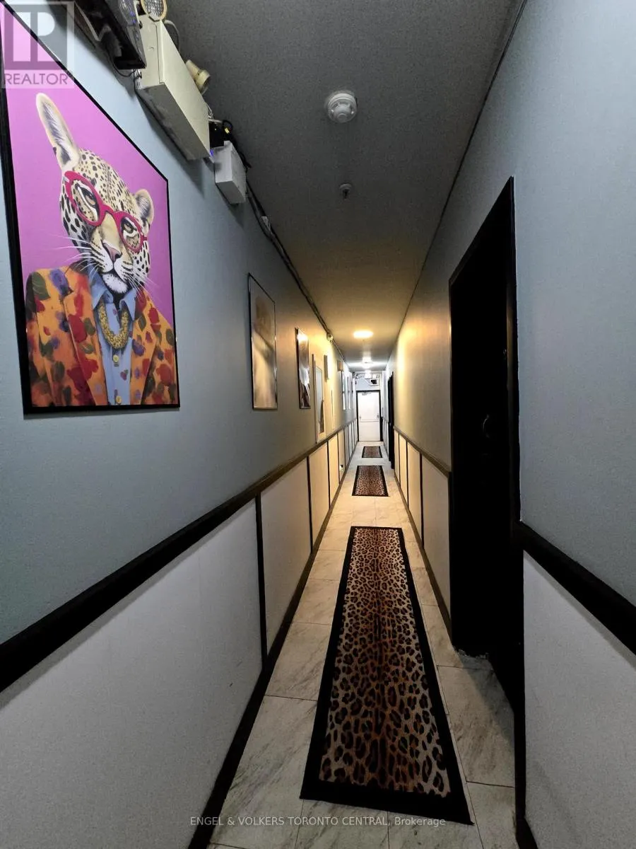 650 1/2 QUEEN STREET W