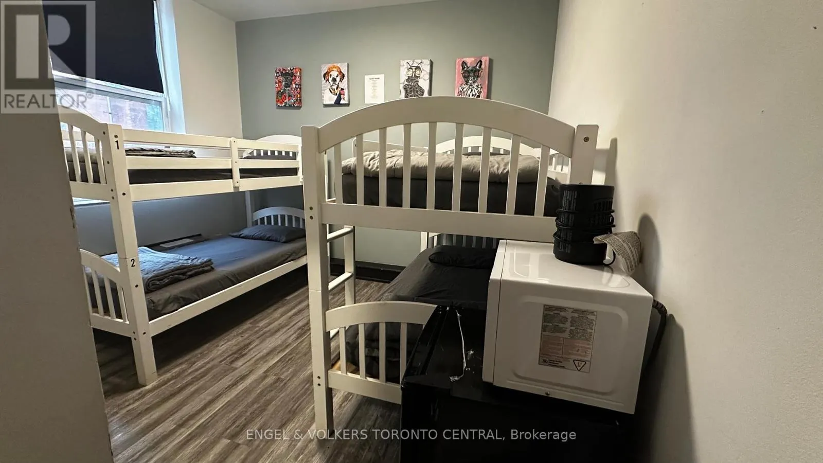 650 1/2 QUEEN STREET W