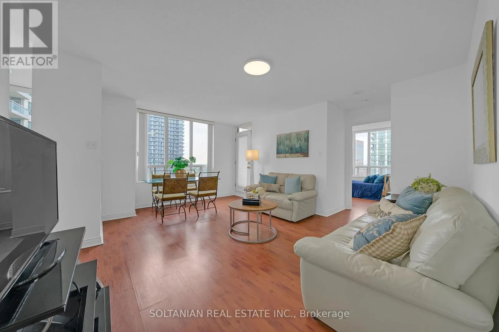 1702 - 256 DORIS AVENUE