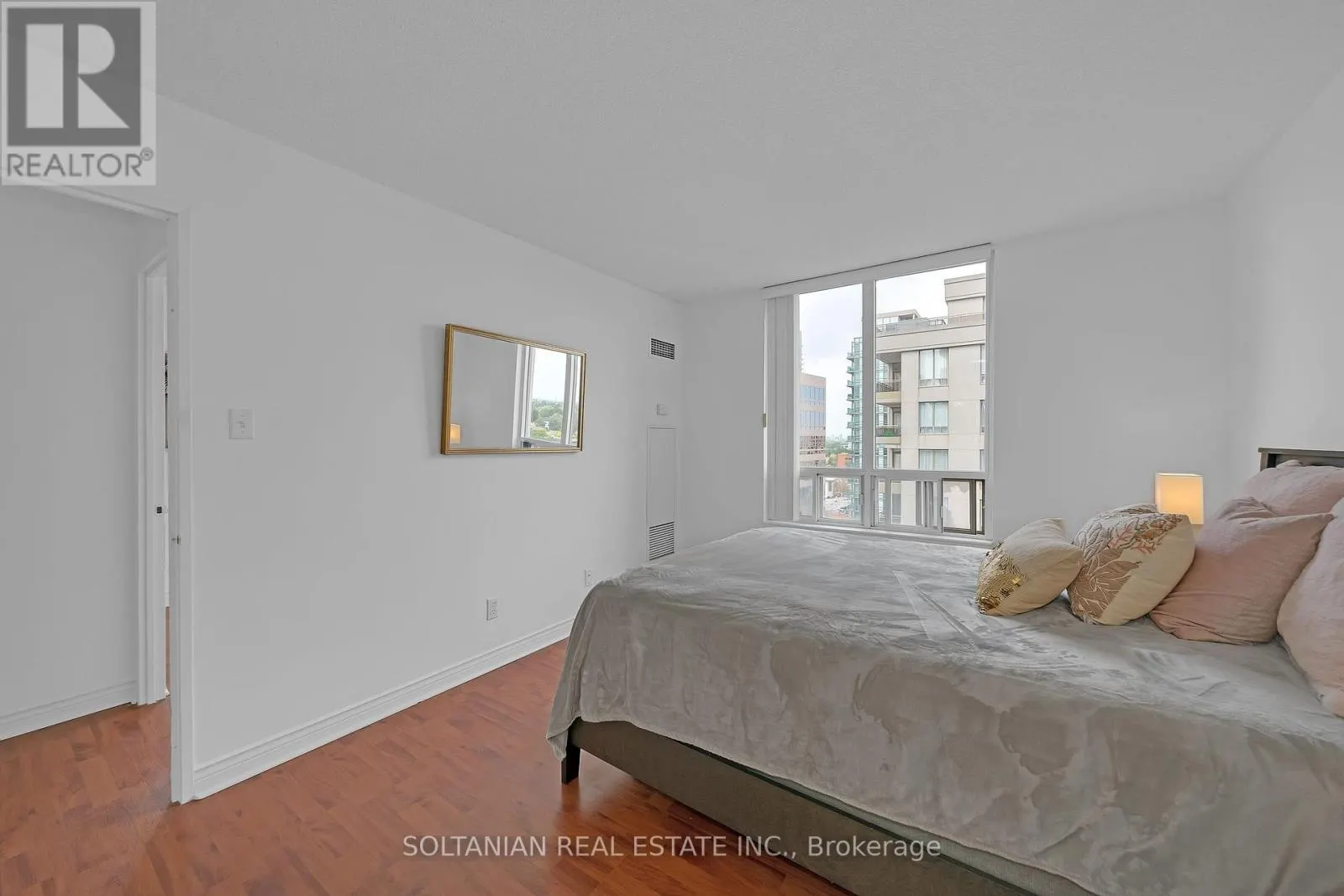 1702 - 256 DORIS AVENUE