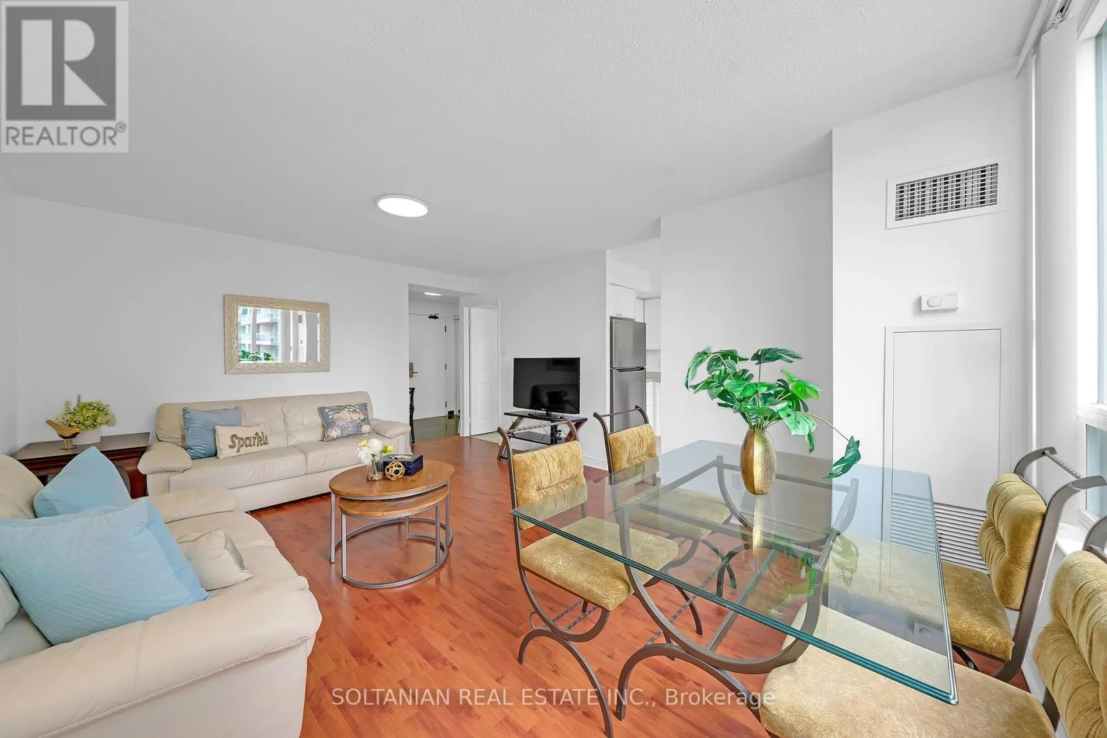 1702 - 256 DORIS AVENUE