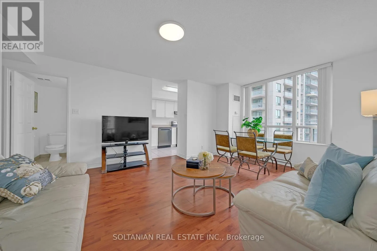 1702 - 256 DORIS AVENUE