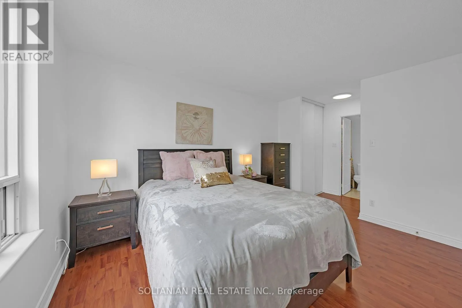 1702 - 256 DORIS AVENUE