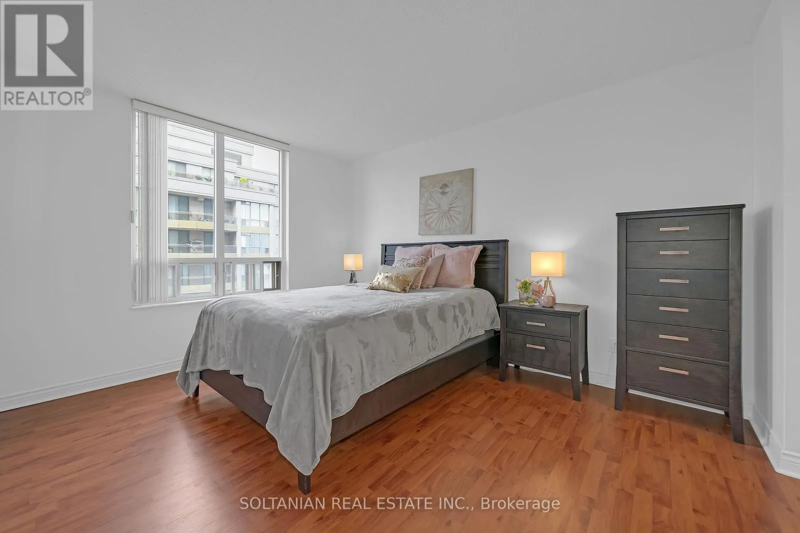 1702 - 256 DORIS AVENUE