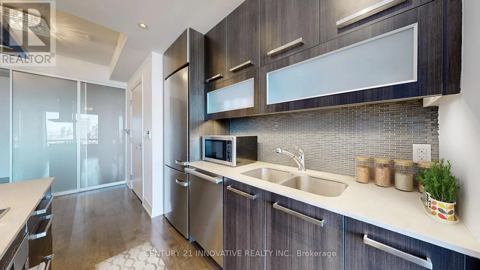 5105 - 8 THE ESPLANADE AVENUE