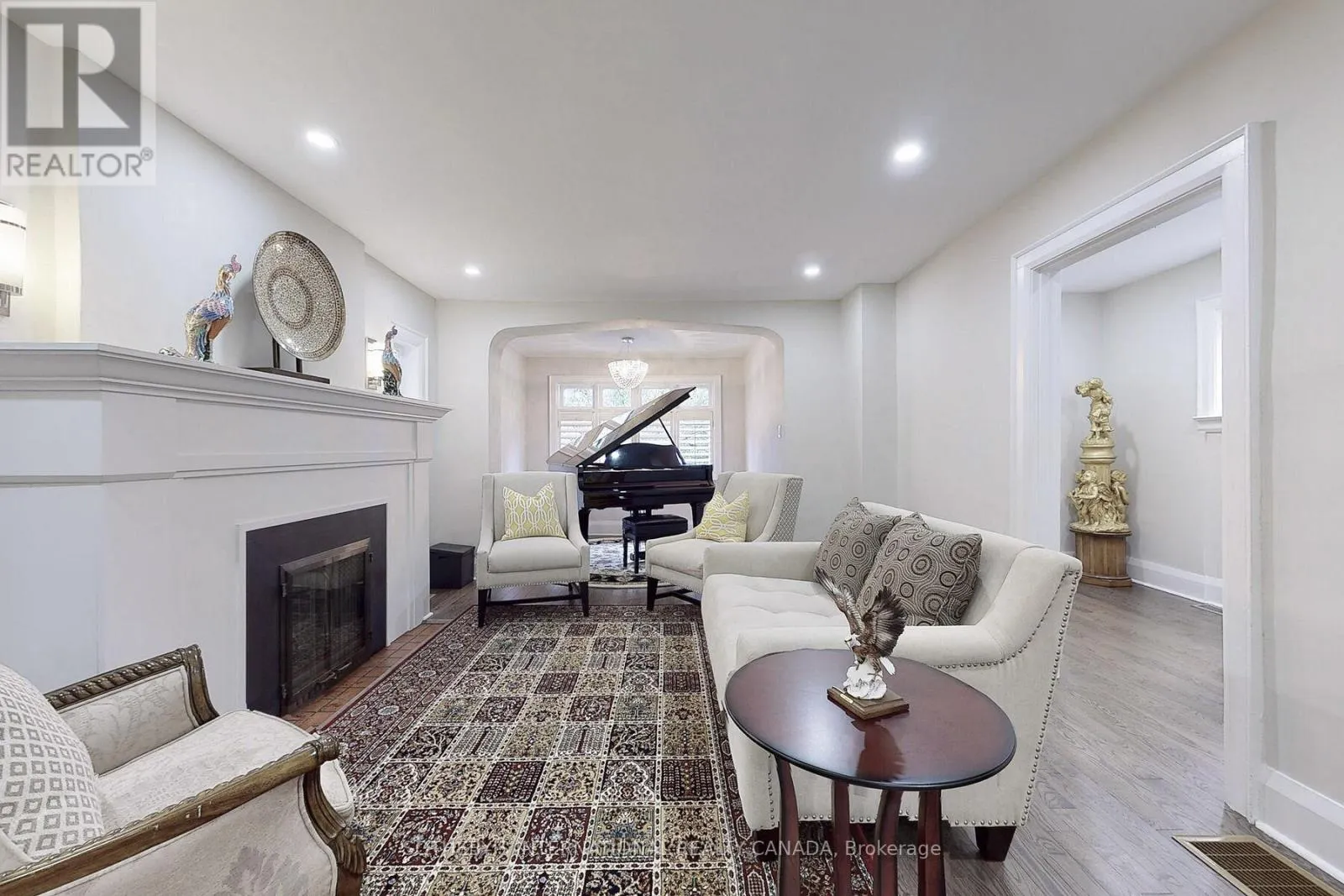 182 DUPLEX AVENUE