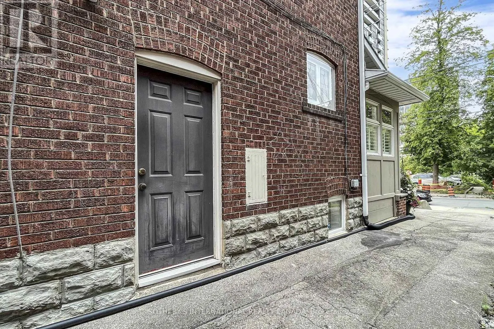 182 DUPLEX AVENUE