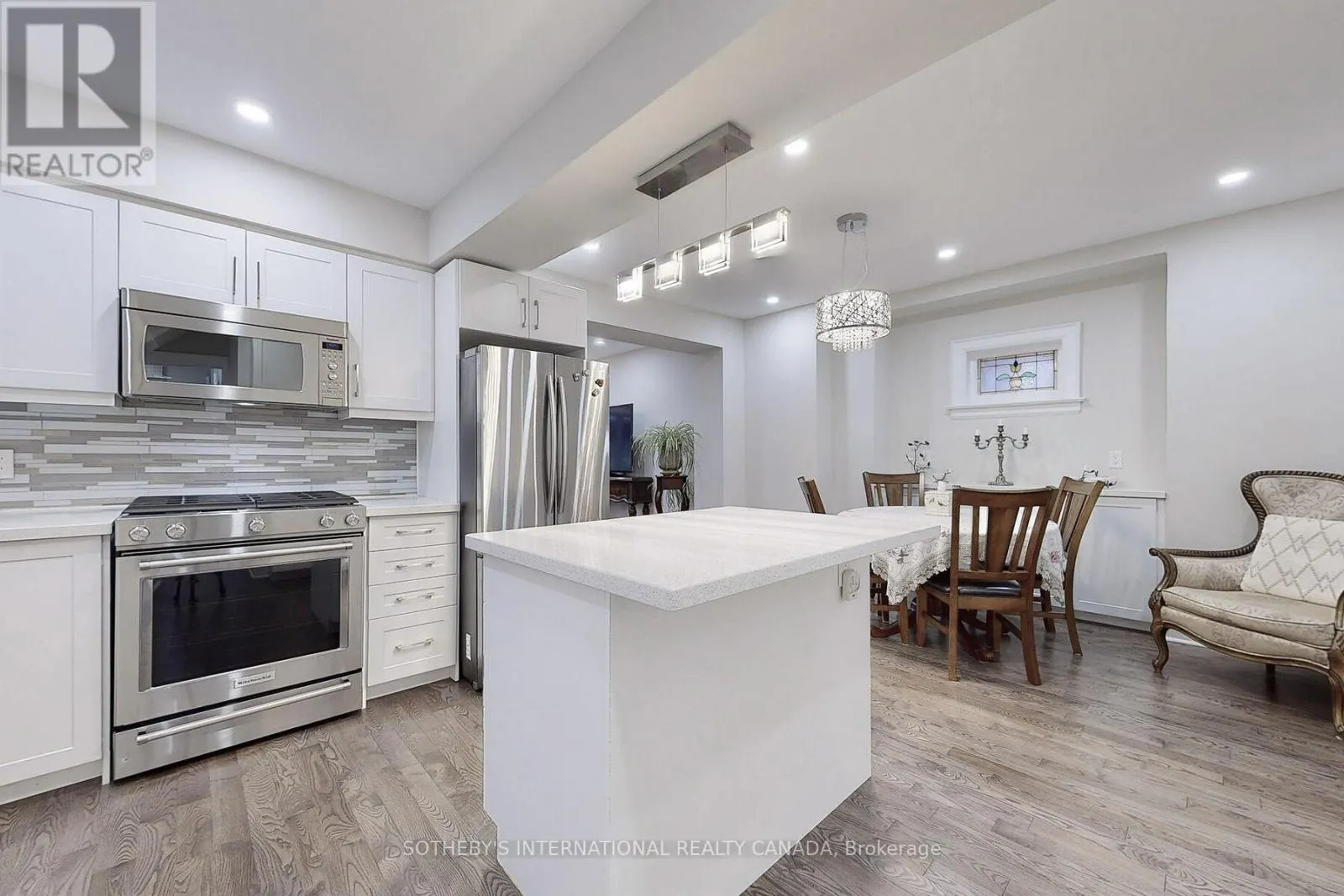 182 DUPLEX AVENUE