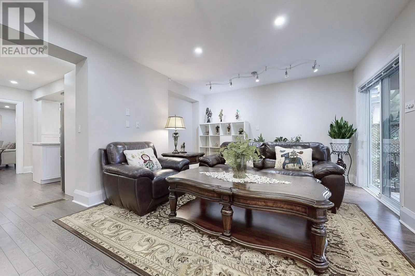 182 DUPLEX AVENUE