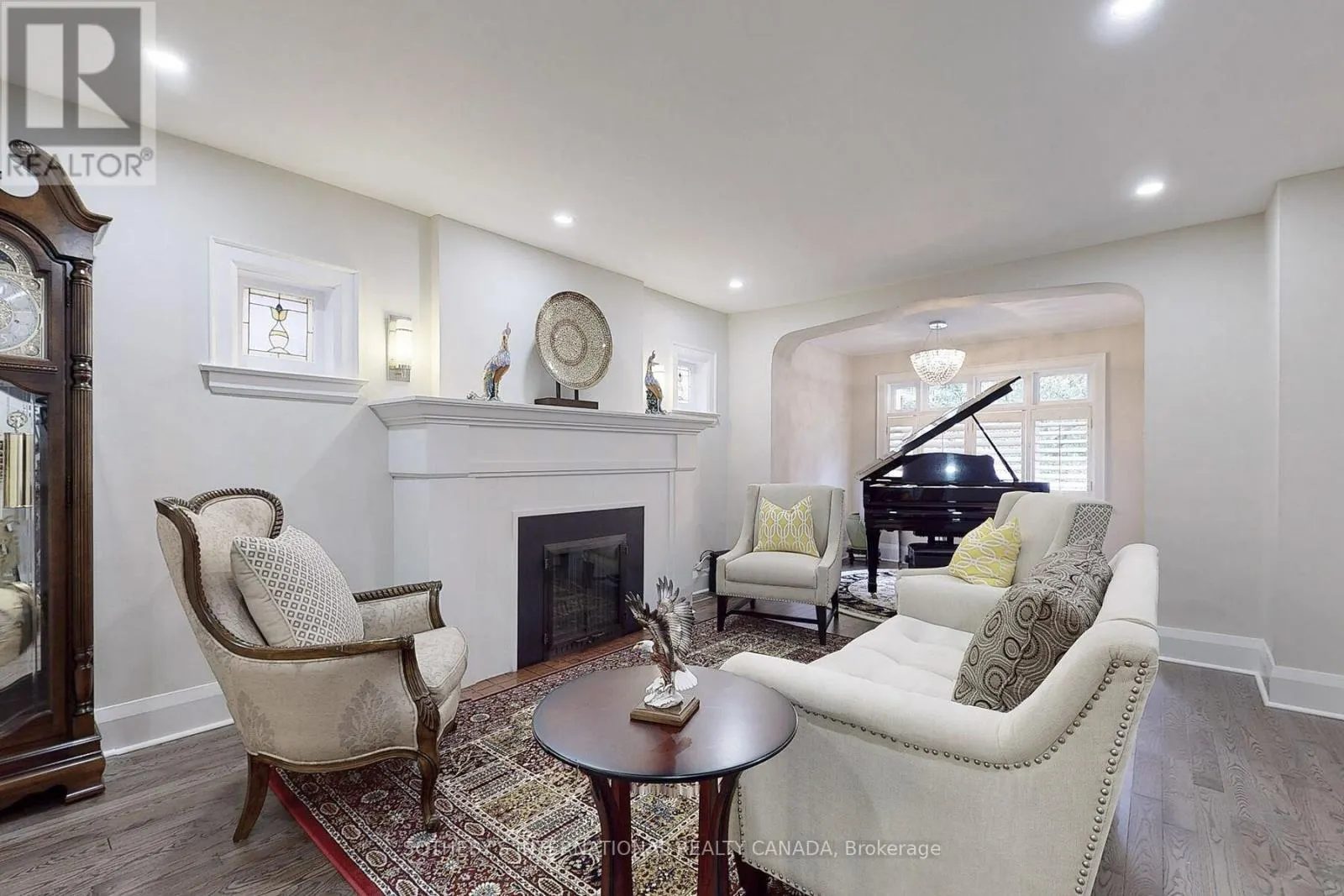 182 DUPLEX AVENUE