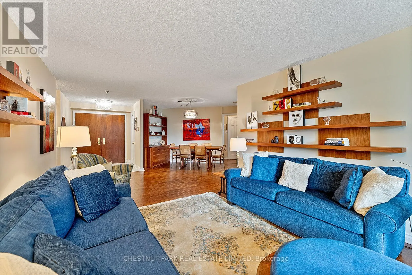 311 - 215 THE DONWAY W