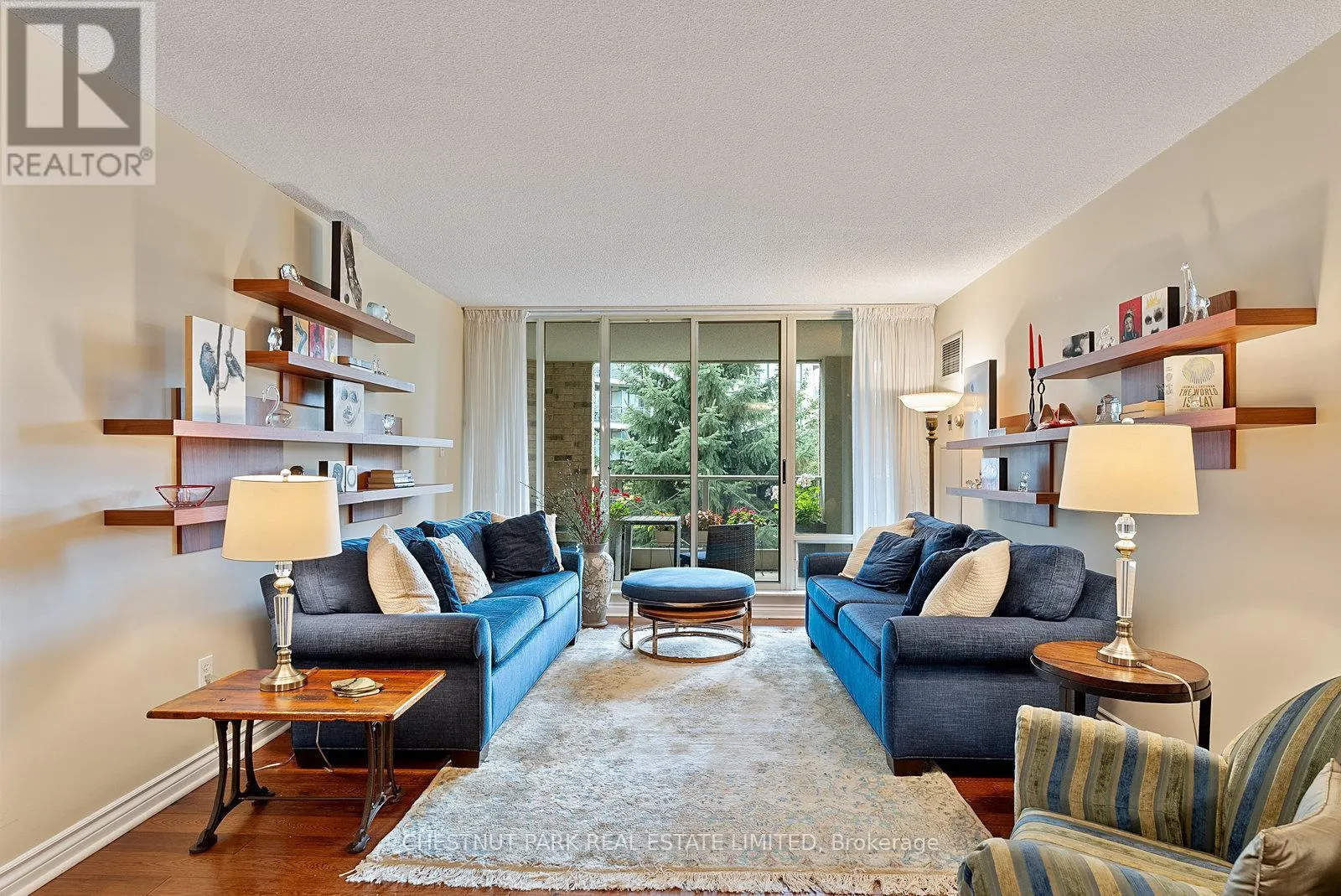 311 - 215 THE DONWAY W
