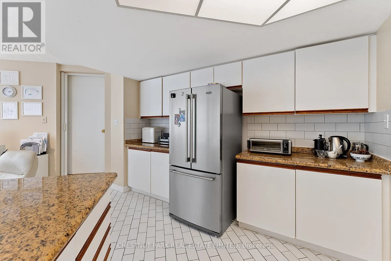 311 - 215 THE DONWAY W