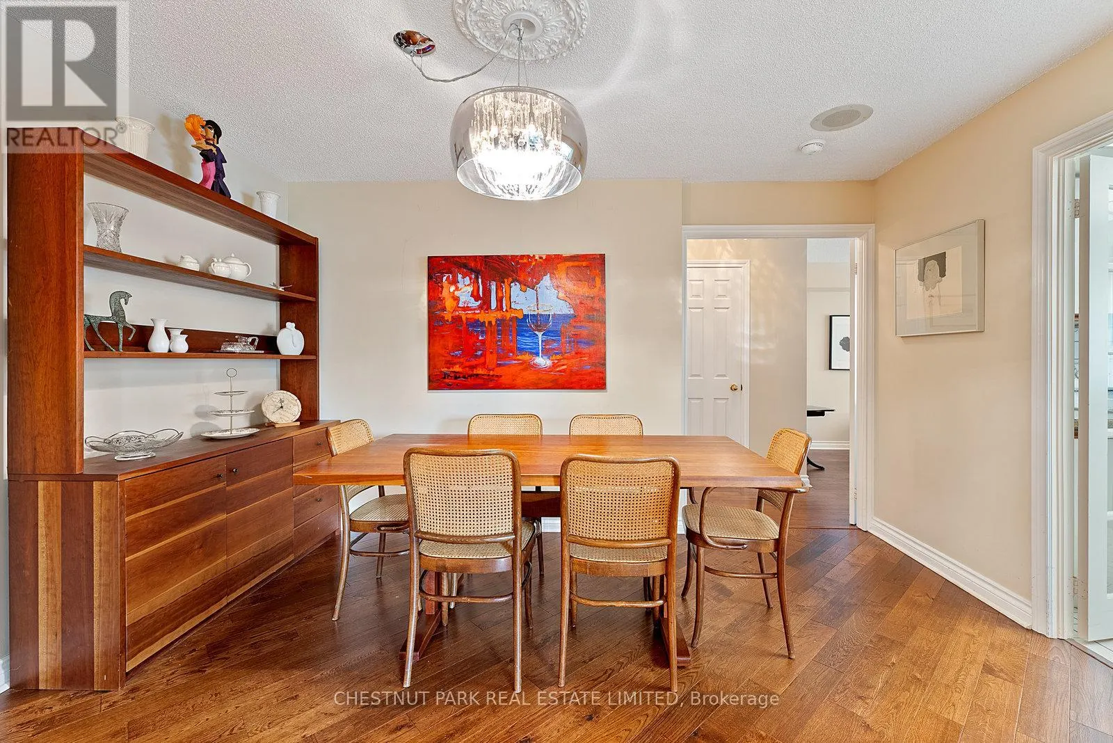 311 - 215 THE DONWAY W