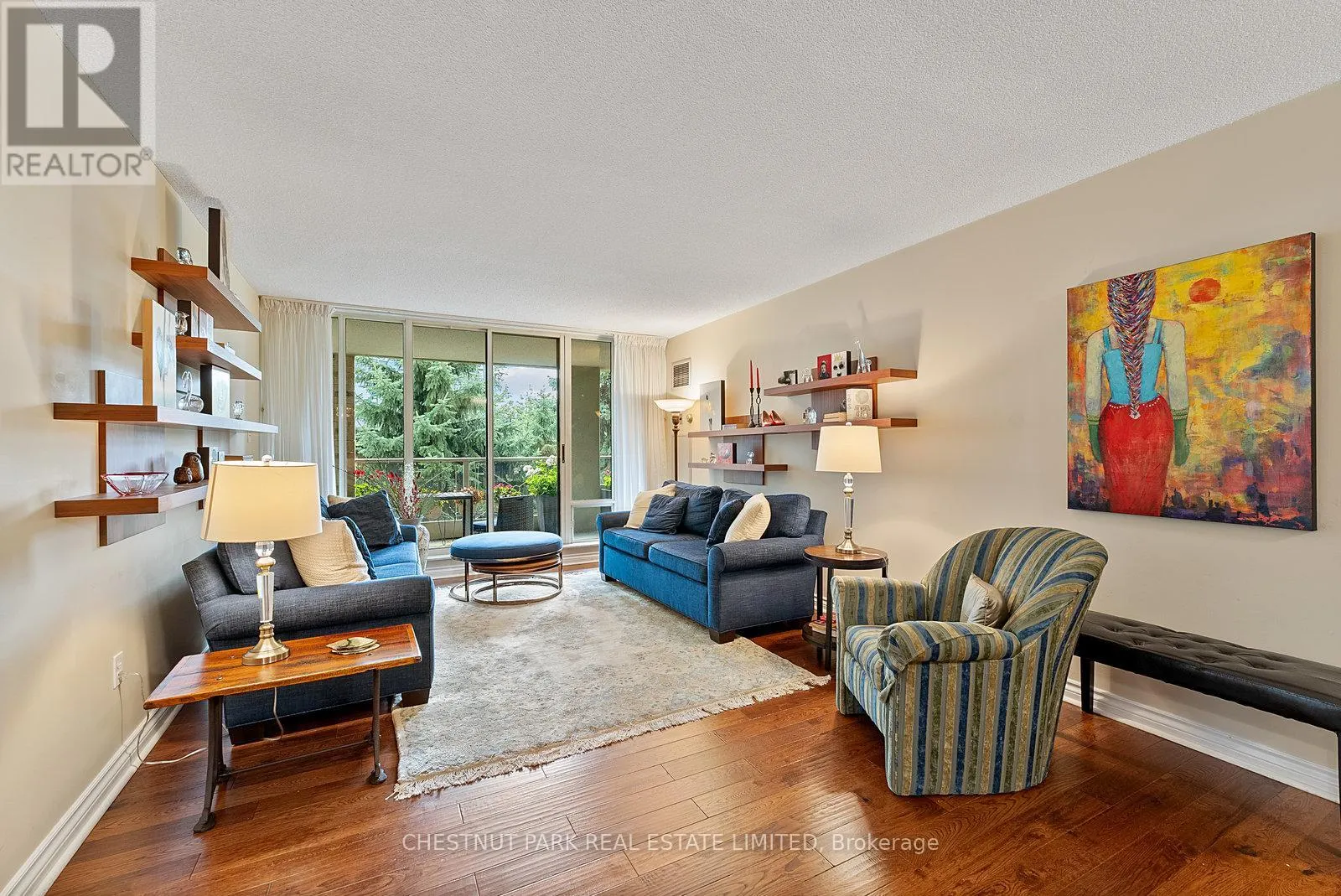 311 - 215 THE DONWAY W