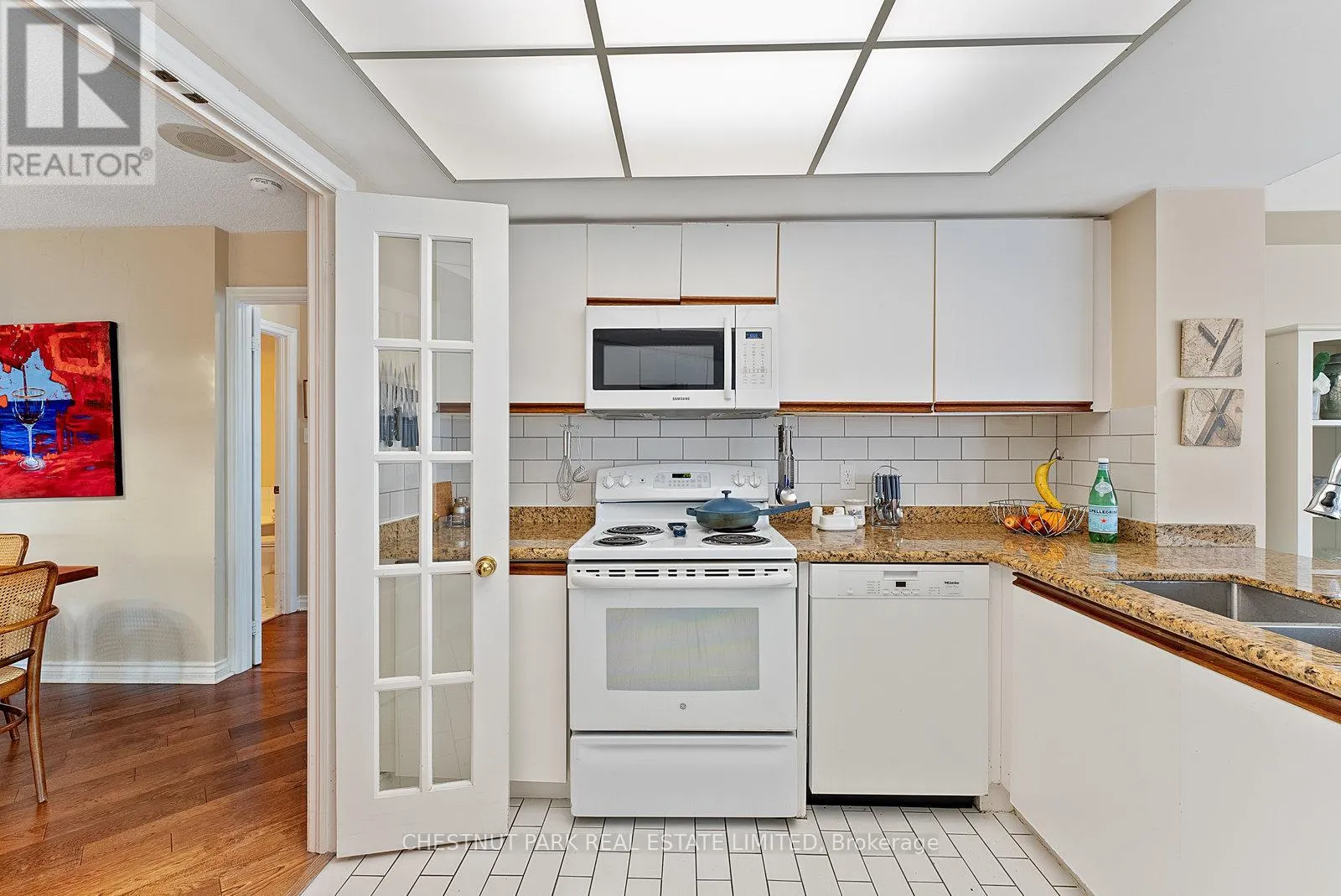 311 - 215 THE DONWAY W