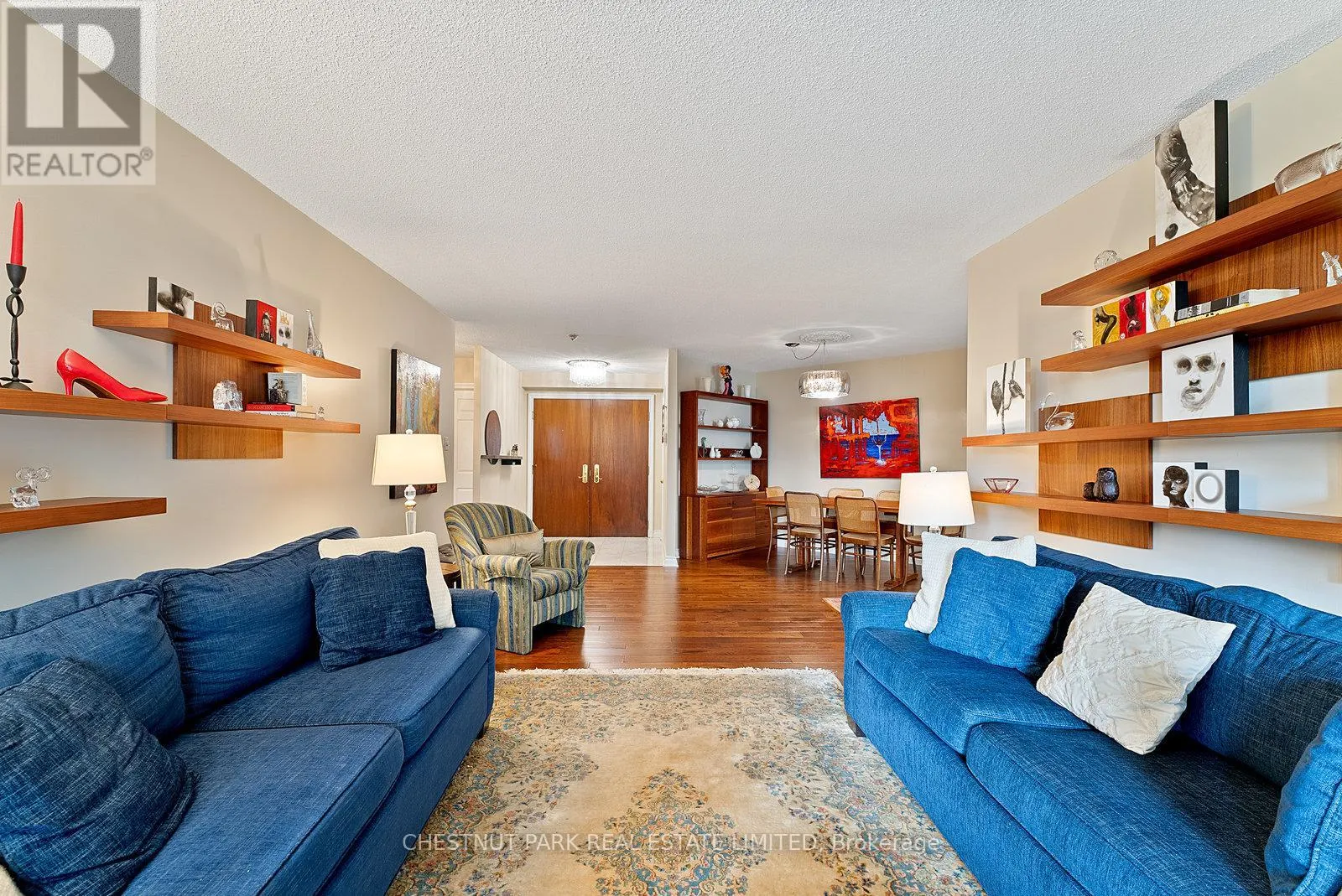 311 - 215 THE DONWAY W