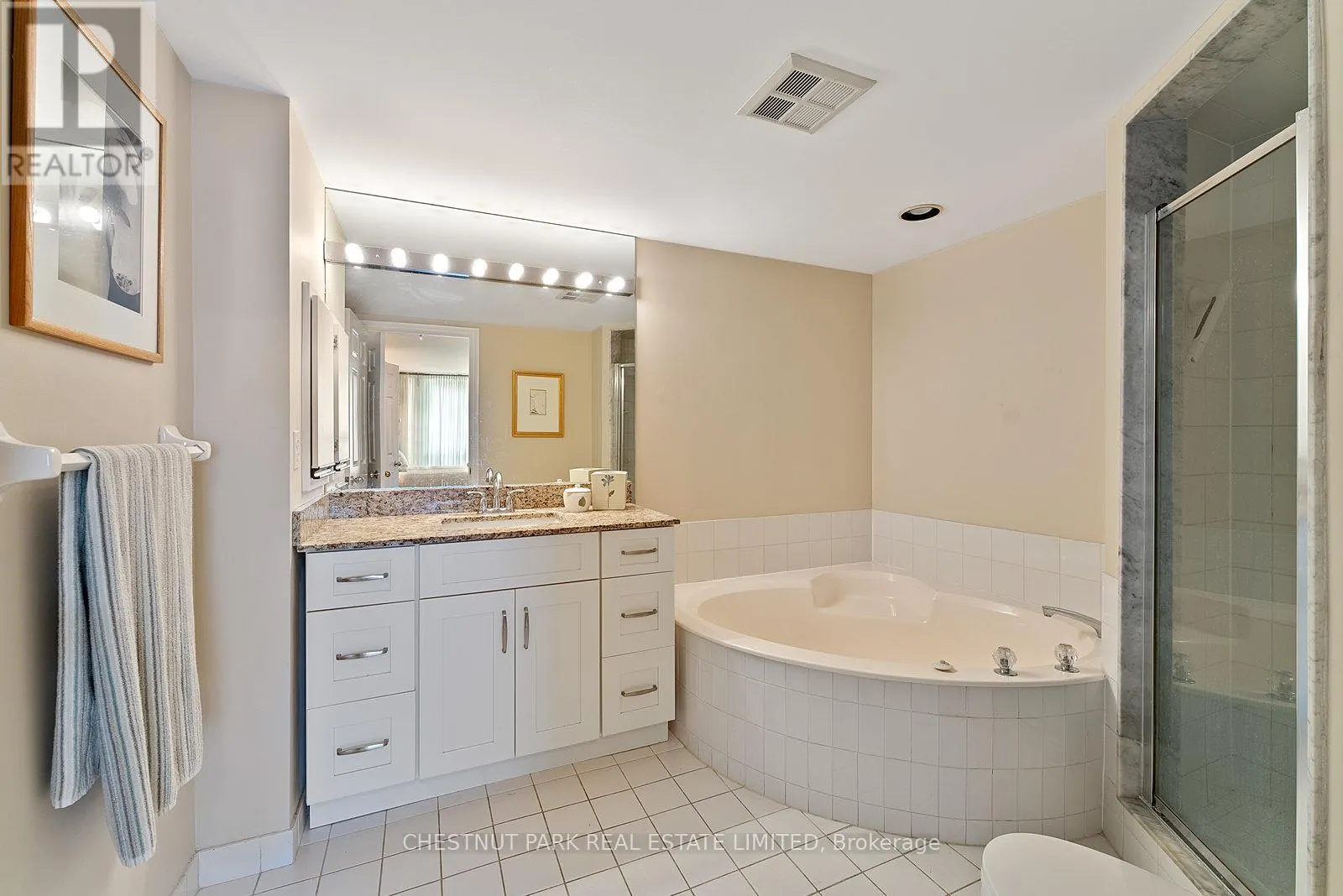 311 - 215 THE DONWAY W