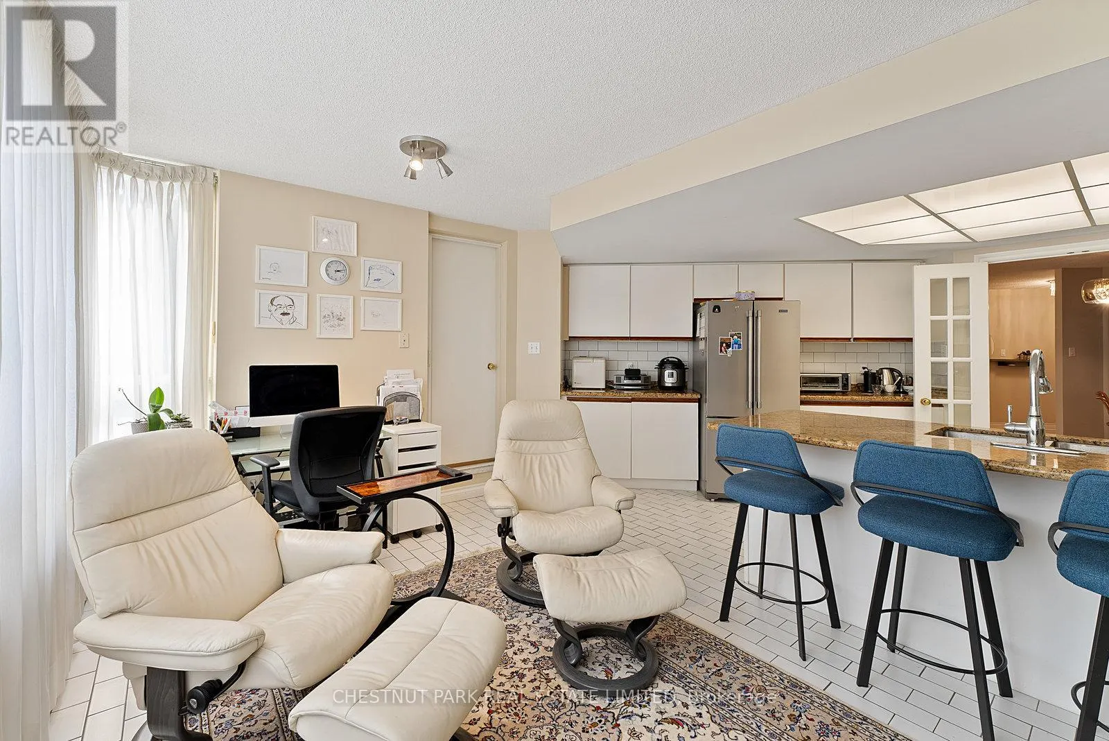 311 - 215 THE DONWAY W