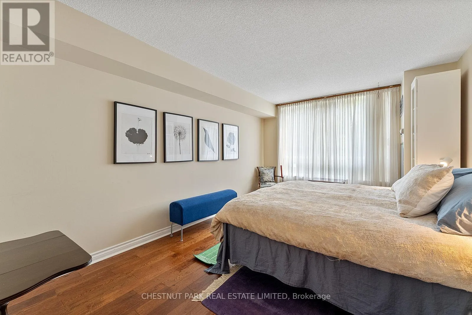 311 - 215 THE DONWAY W