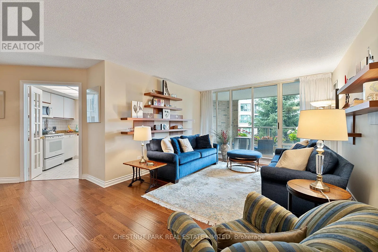 311 - 215 THE DONWAY W