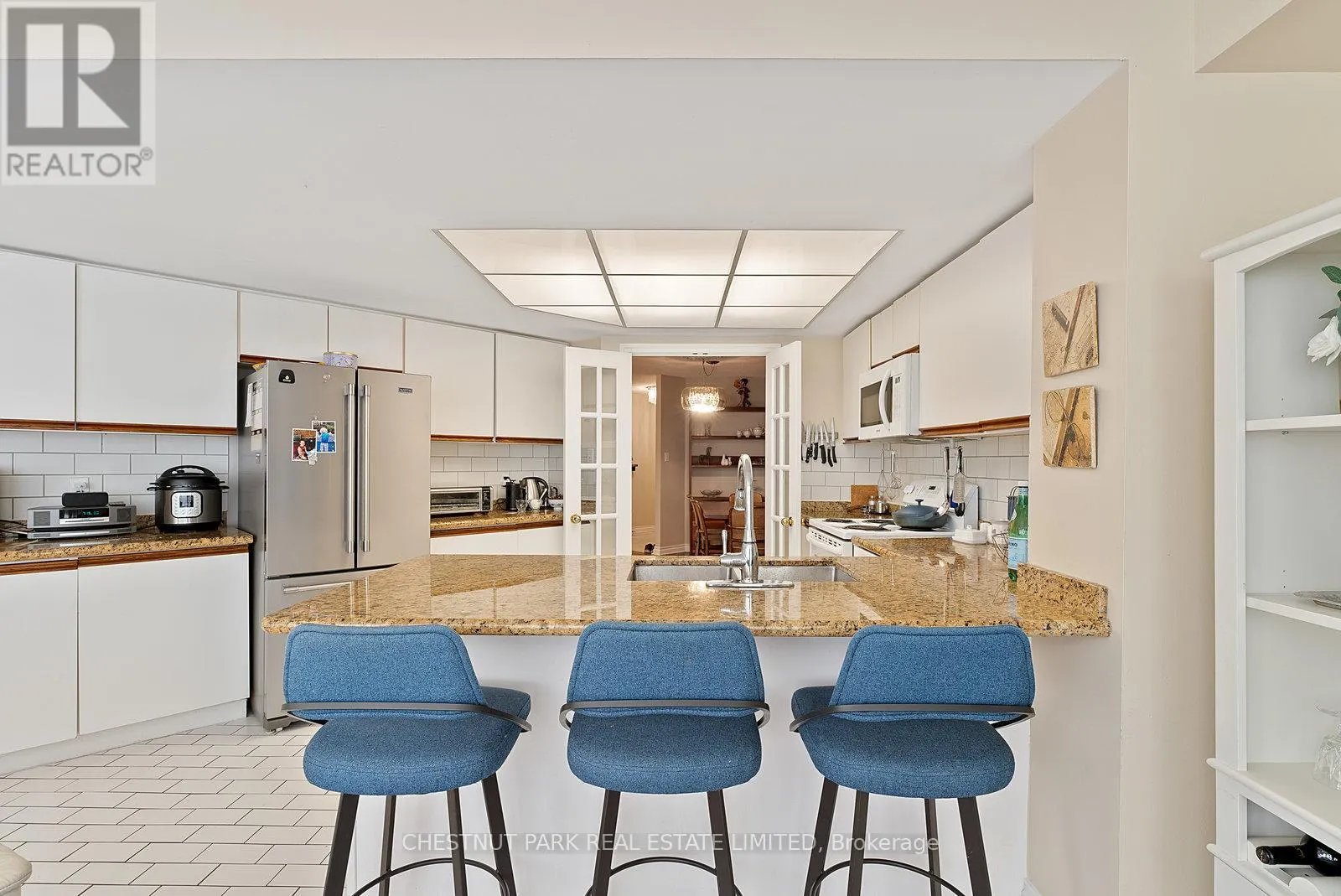 311 - 215 THE DONWAY W