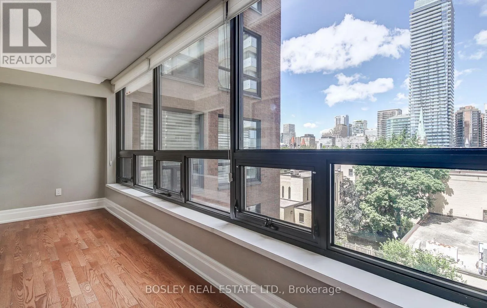 702 - 62 WELLESLEY STREET W