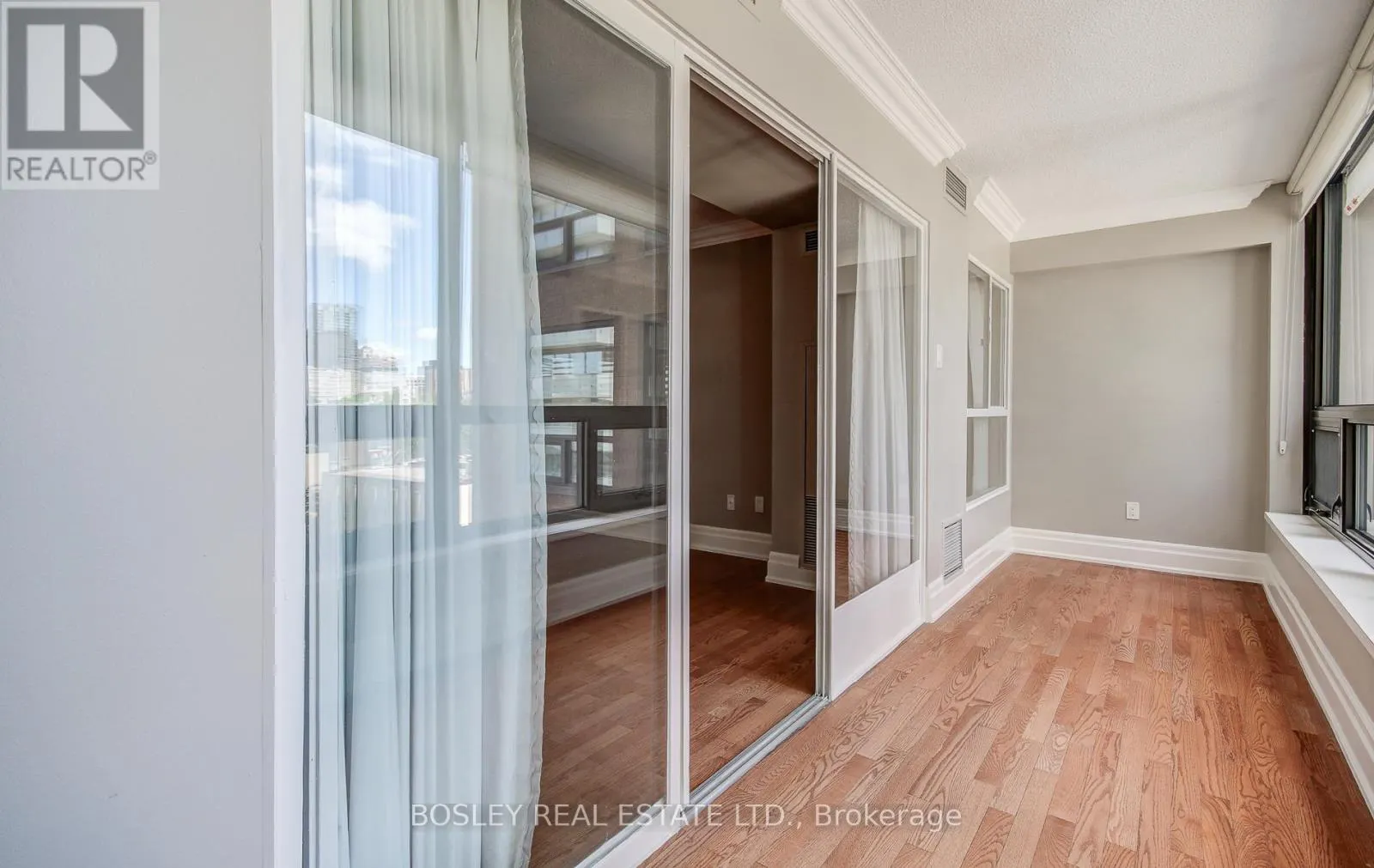 702 - 62 WELLESLEY STREET W