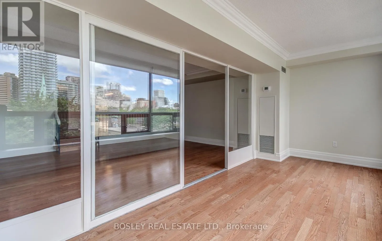 702 - 62 WELLESLEY STREET W