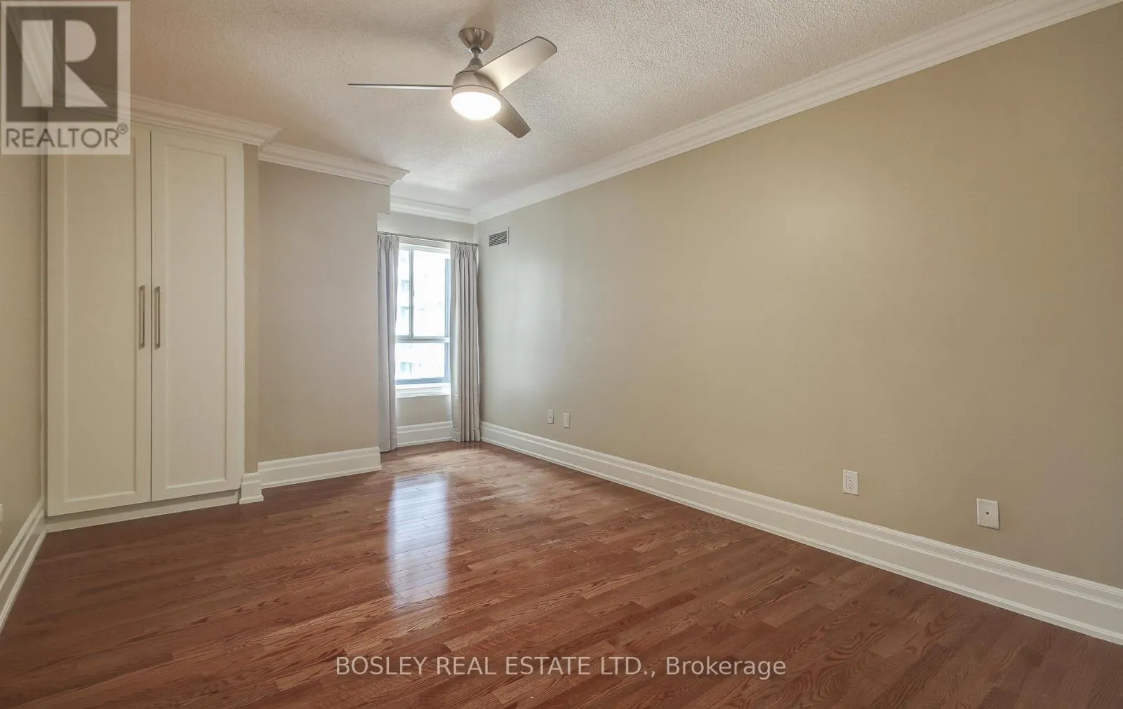 702 - 62 WELLESLEY STREET W
