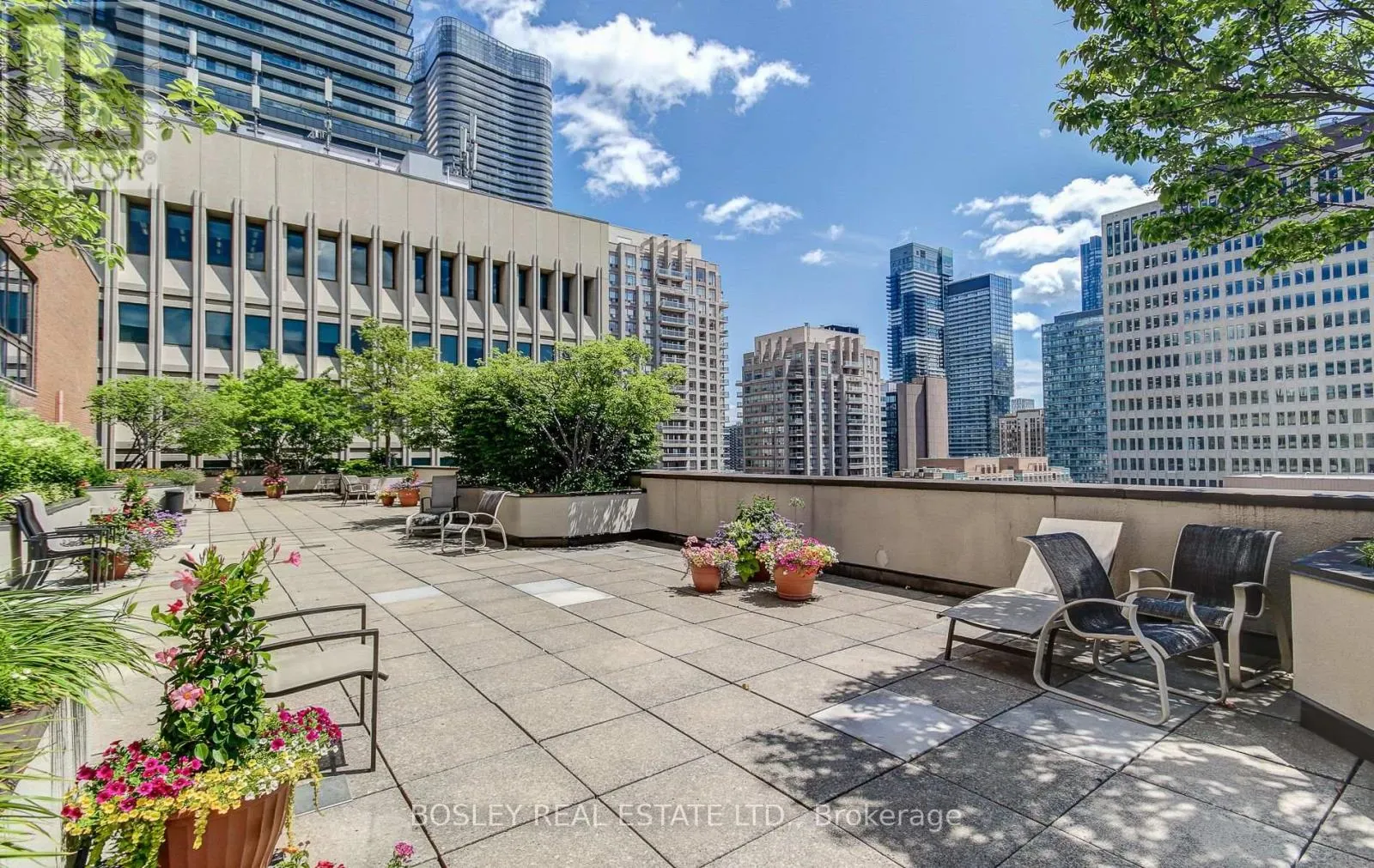 702 - 62 WELLESLEY STREET W