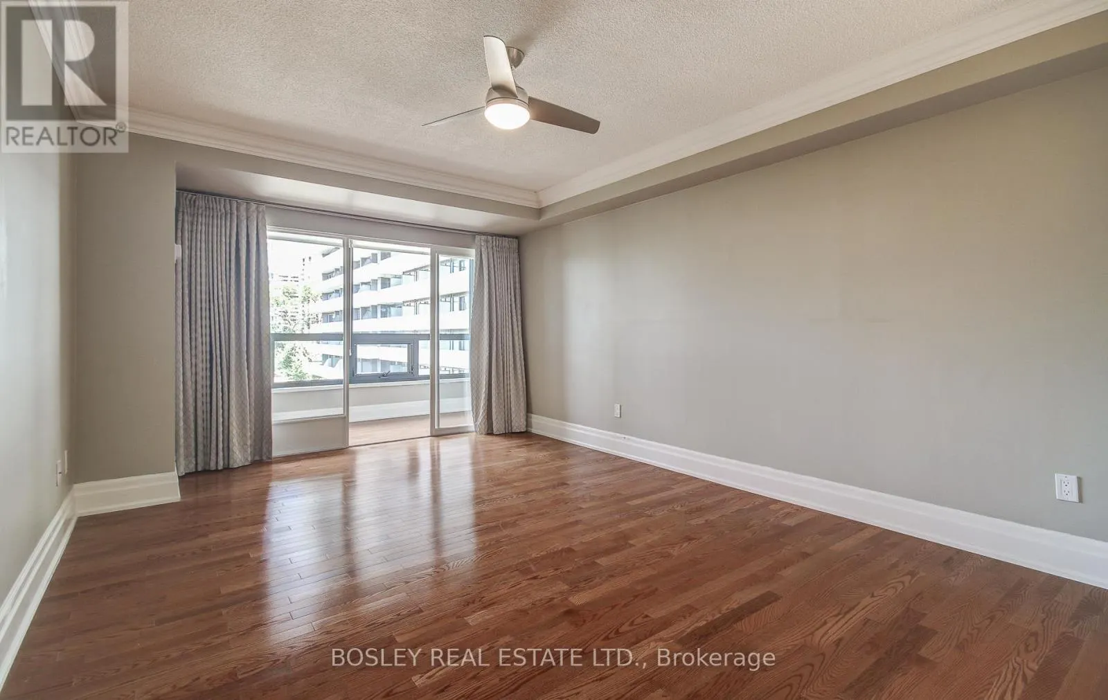 702 - 62 WELLESLEY STREET W
