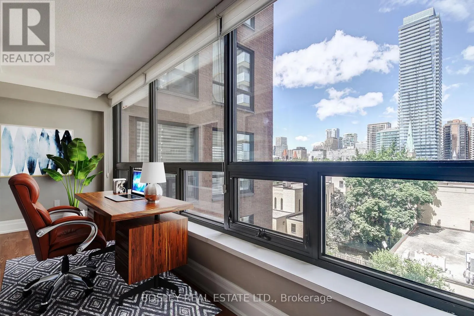 702 - 62 WELLESLEY STREET W