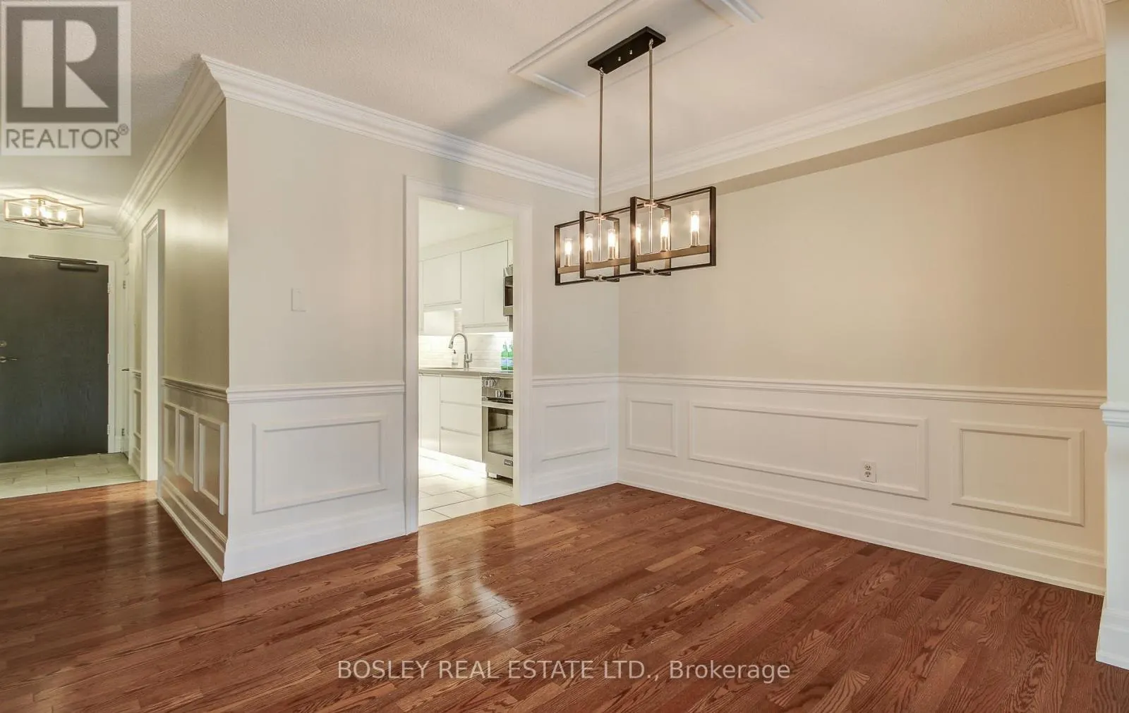 702 - 62 WELLESLEY STREET W