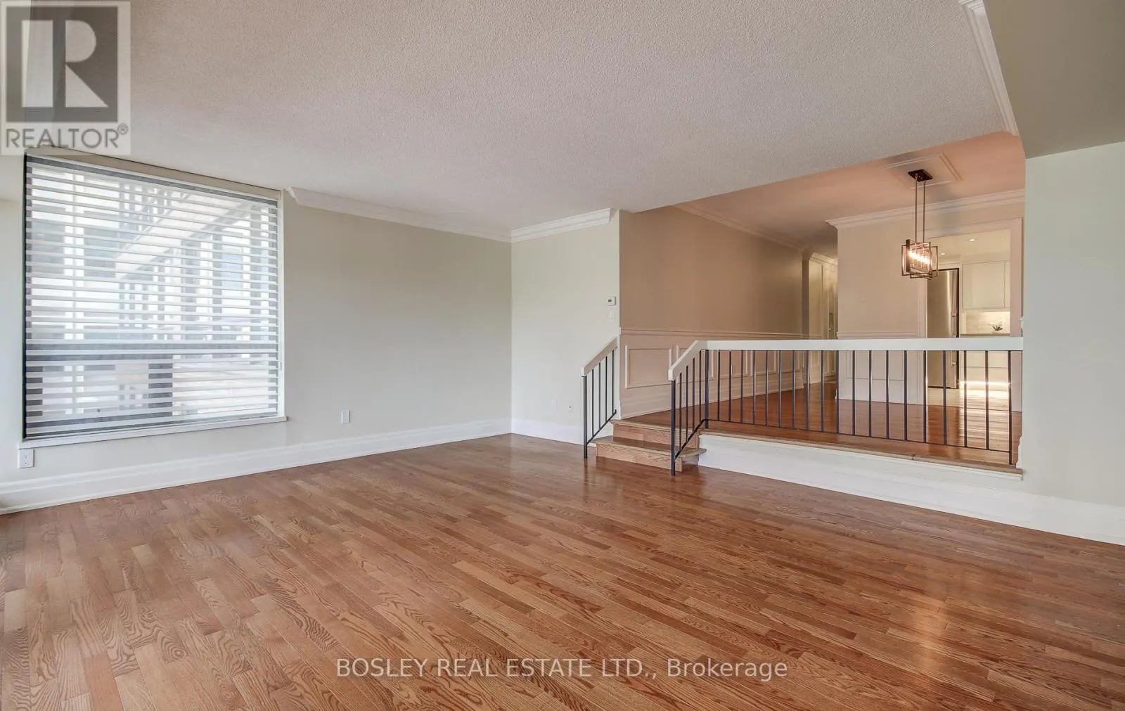 702 - 62 WELLESLEY STREET W