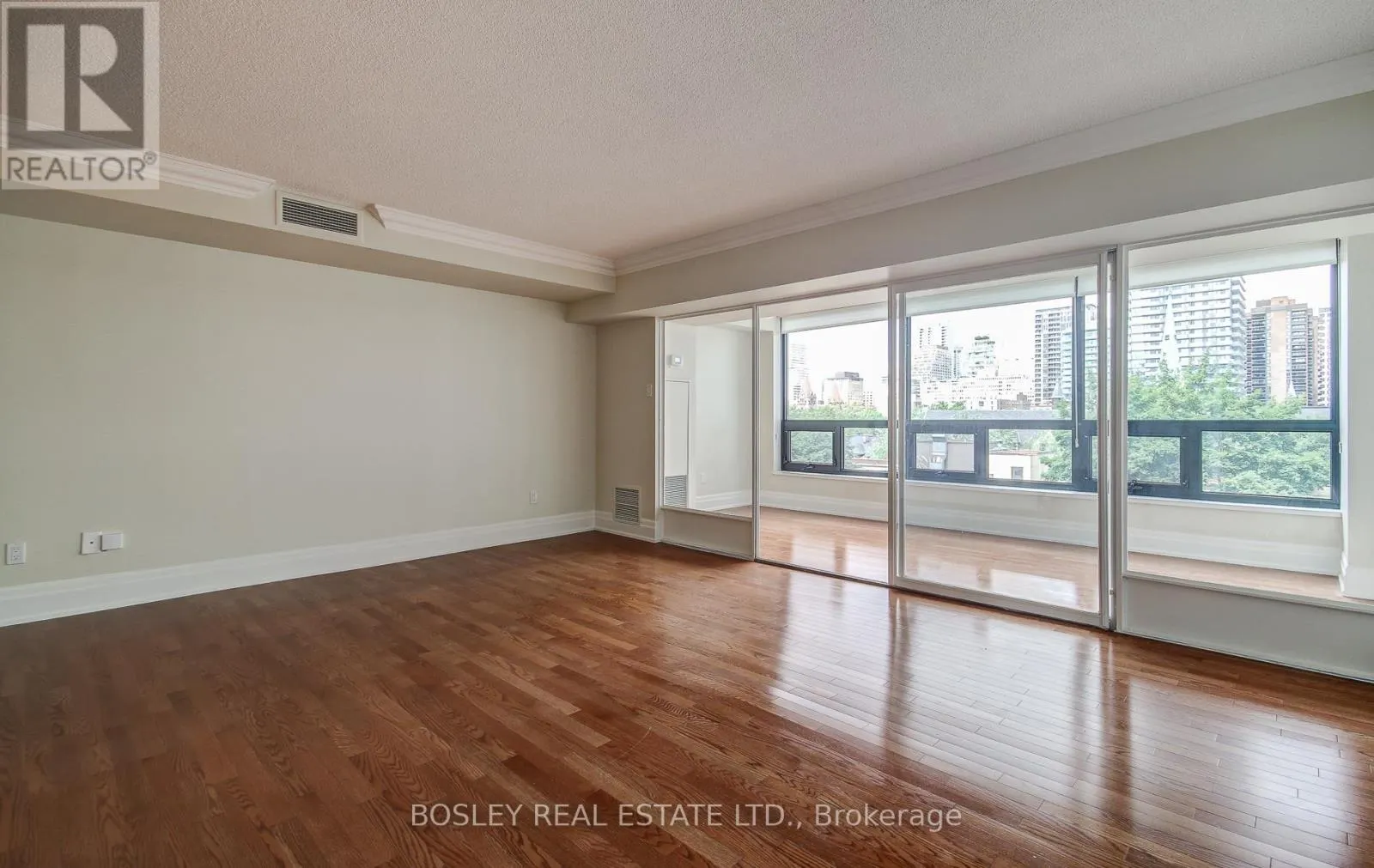702 - 62 WELLESLEY STREET W