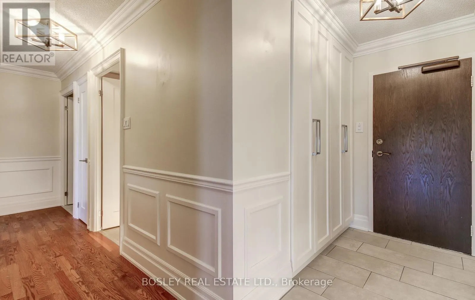 702 - 62 WELLESLEY STREET W