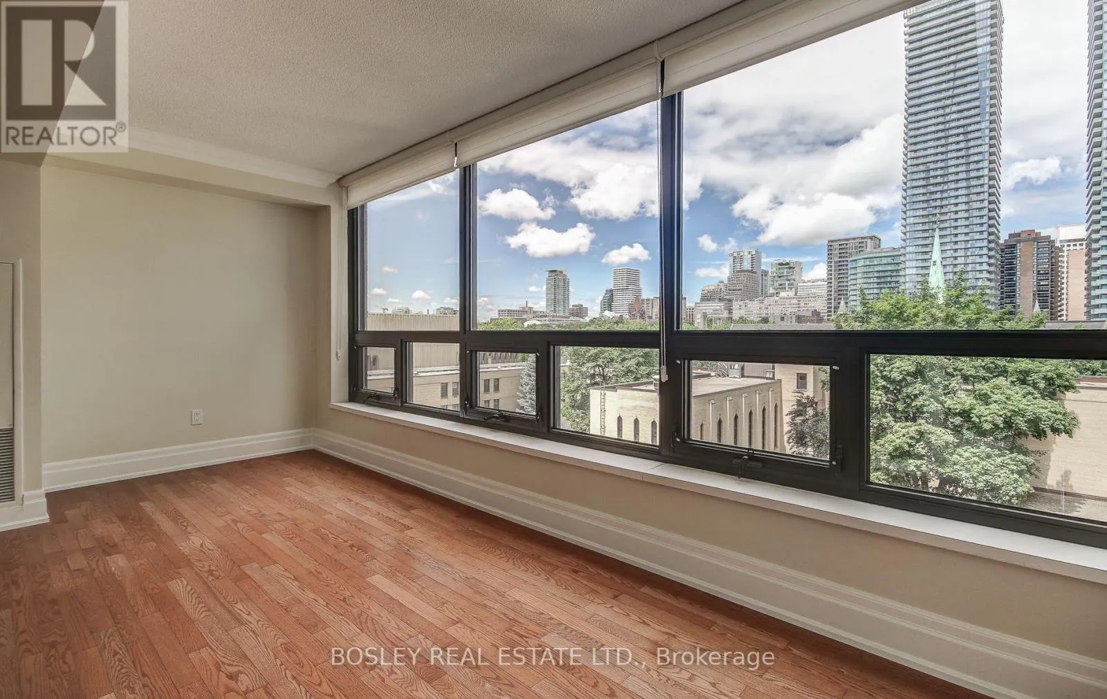 702 - 62 WELLESLEY STREET W