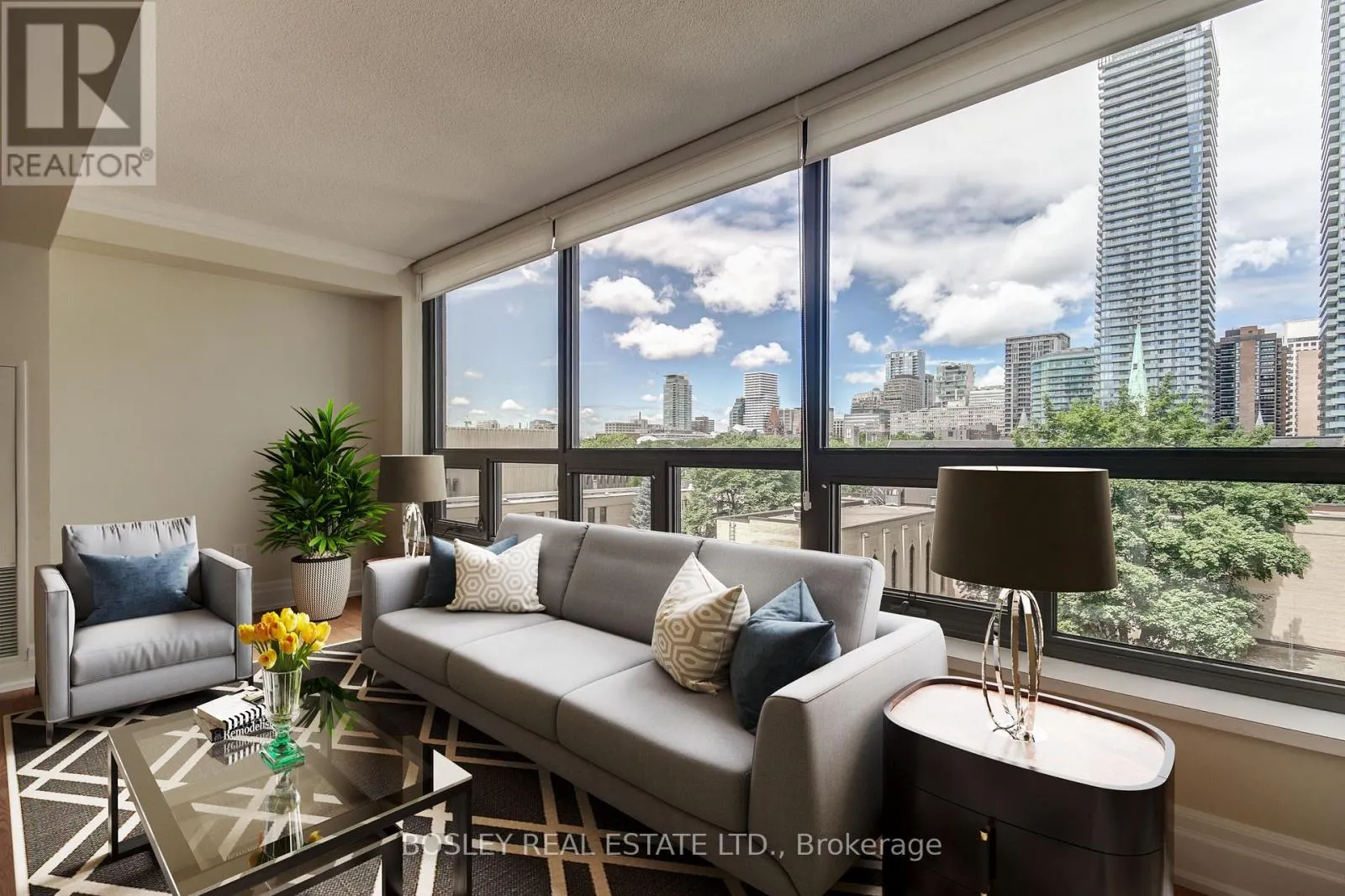 702 - 62 WELLESLEY STREET W
